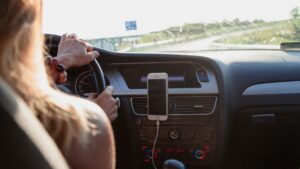 Best Podcasts and Audiobooks for Nurses on Long Commutes
